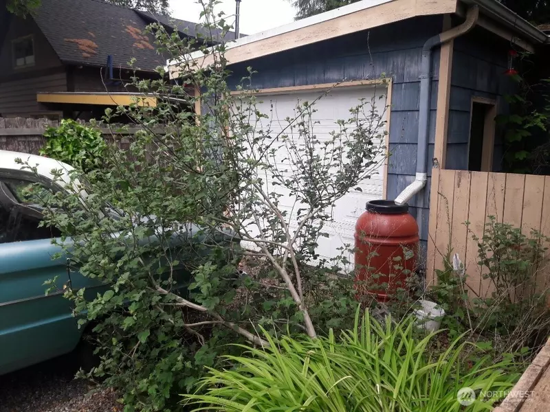 4052 Burton PL W, Seattle, WA 98199