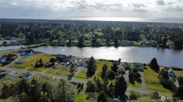 Ocean Shores, WA 98569,537 Chenois AVE NE