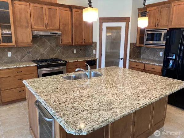 1051 N Baker ST #B203, East Wenatchee, WA 98802