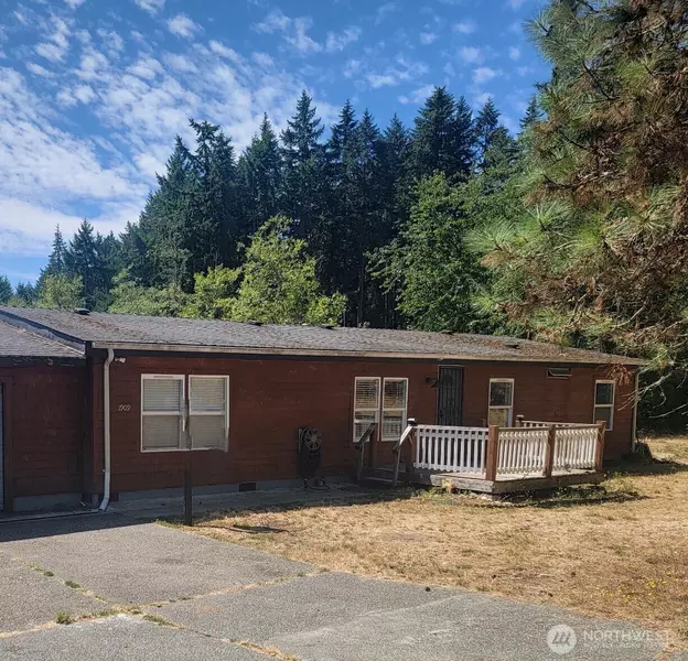 1909 Lake DR SW, Lakebay, WA 98349