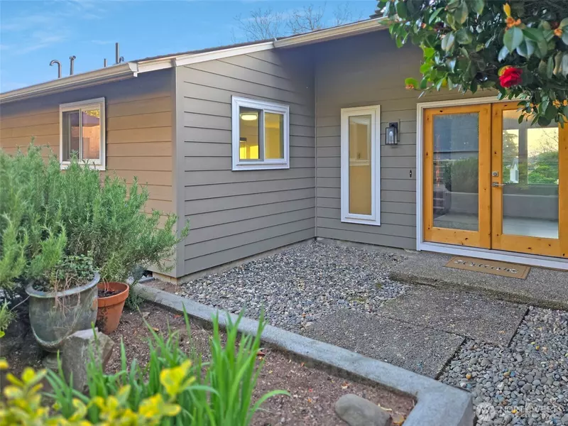 8305 NW Fruit Valley RD, Vancouver, WA 98665