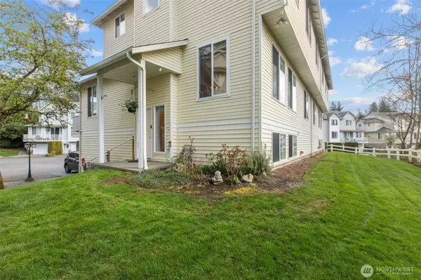 Everett, WA 98204,10420 Holly DR #D