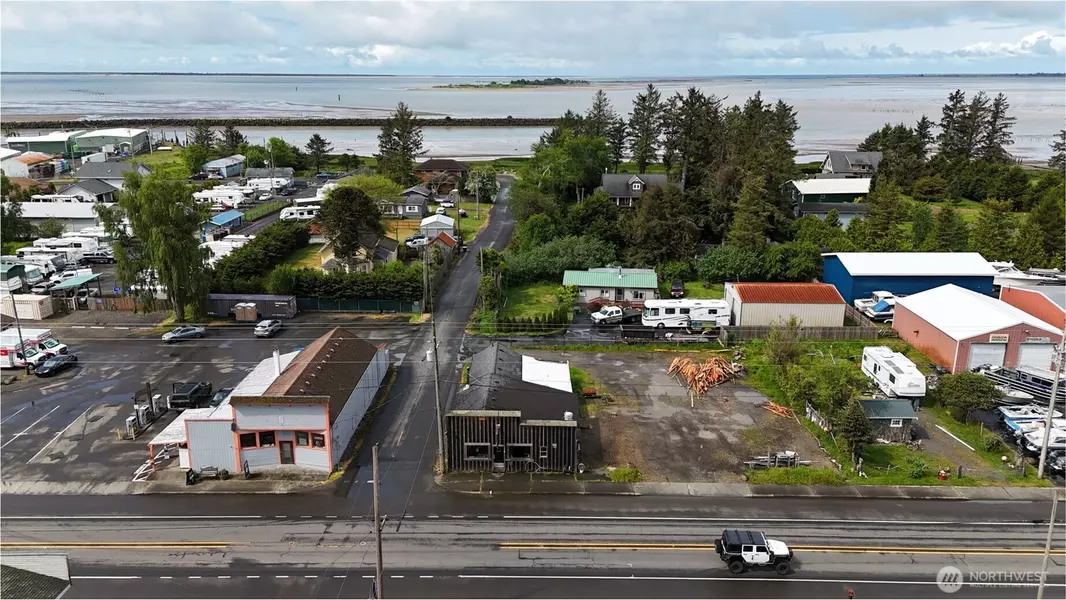 779 State Route 101, Chinook, WA 98614