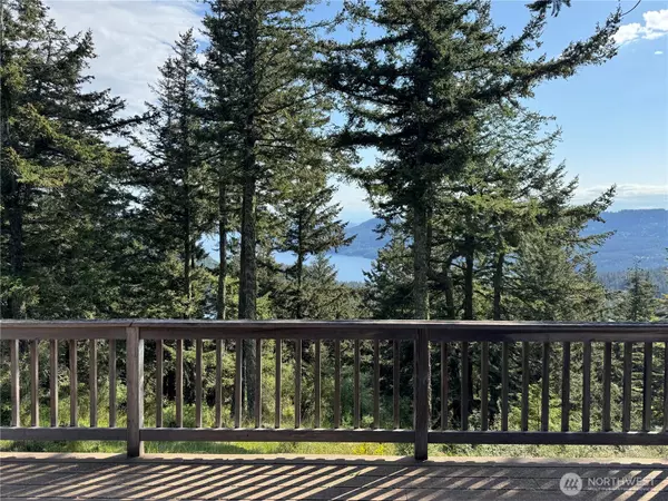 1052 Vusario LN, Orcas Island, WA 98245