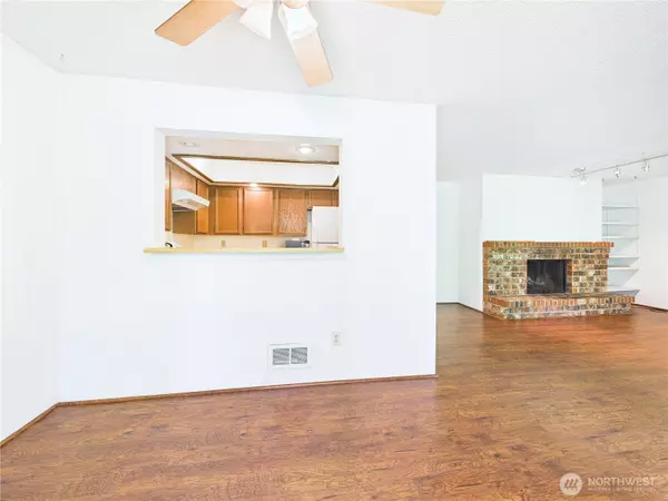 Kirkland, WA 98034,12721 NE 129th CT #F103