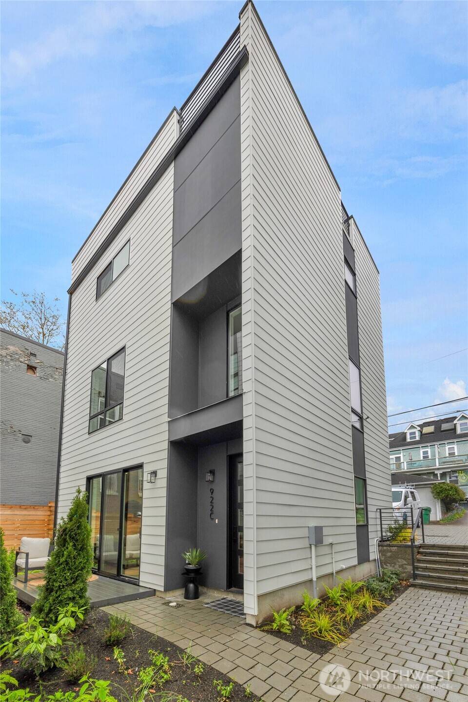 922 16th AVE #C, Seattle, WA 98122
