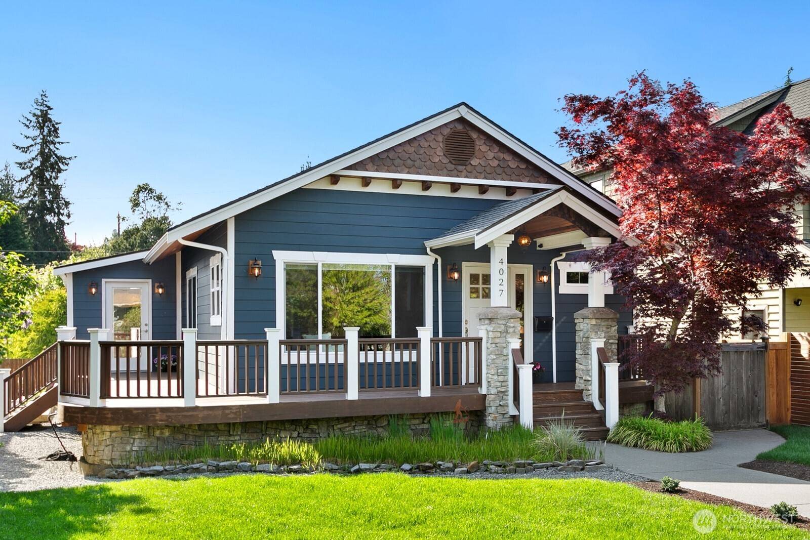4027 49th AVE SW, Seattle, WA 98116