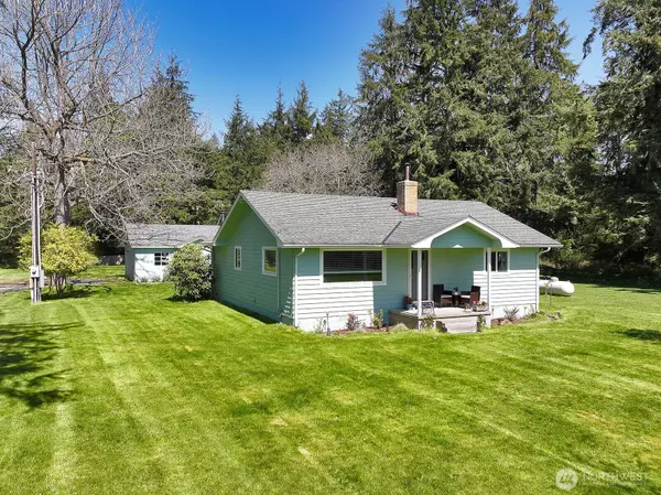 397 Lagoon Point RD, Greenbank, WA 98253