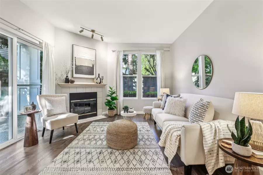 2074 Newport WAY NW #10-1, Issaquah, WA 98027