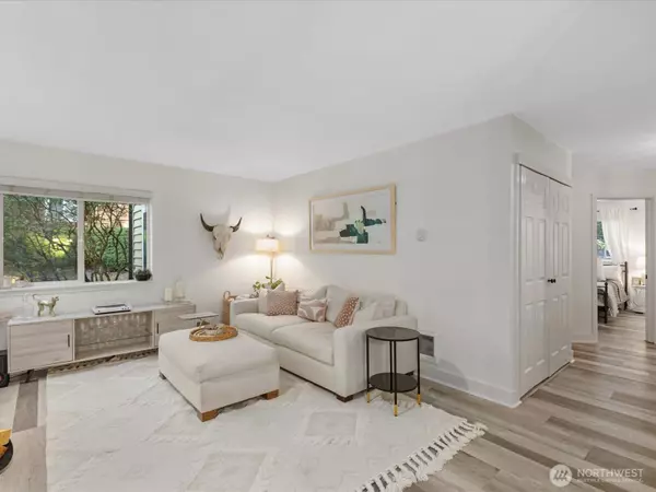 Issaquah, WA 98027,455 Newport WAY NW #302