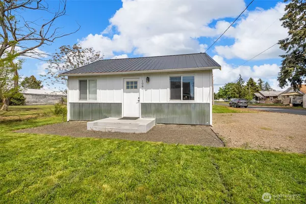 108 Centre ST S, Rainier, WA 98576