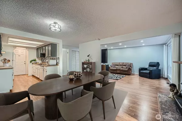 2703 SE Fir ST SE, Auburn, WA 98092