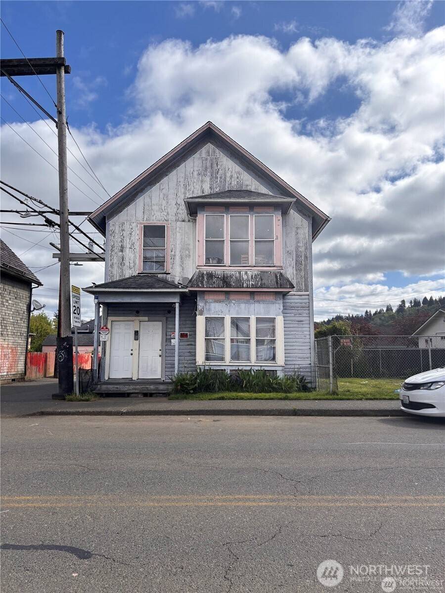 208 N F ST, Aberdeen, WA 98520
