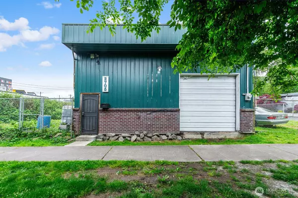 2705 S Winthrop ST, Seattle, WA 98144
