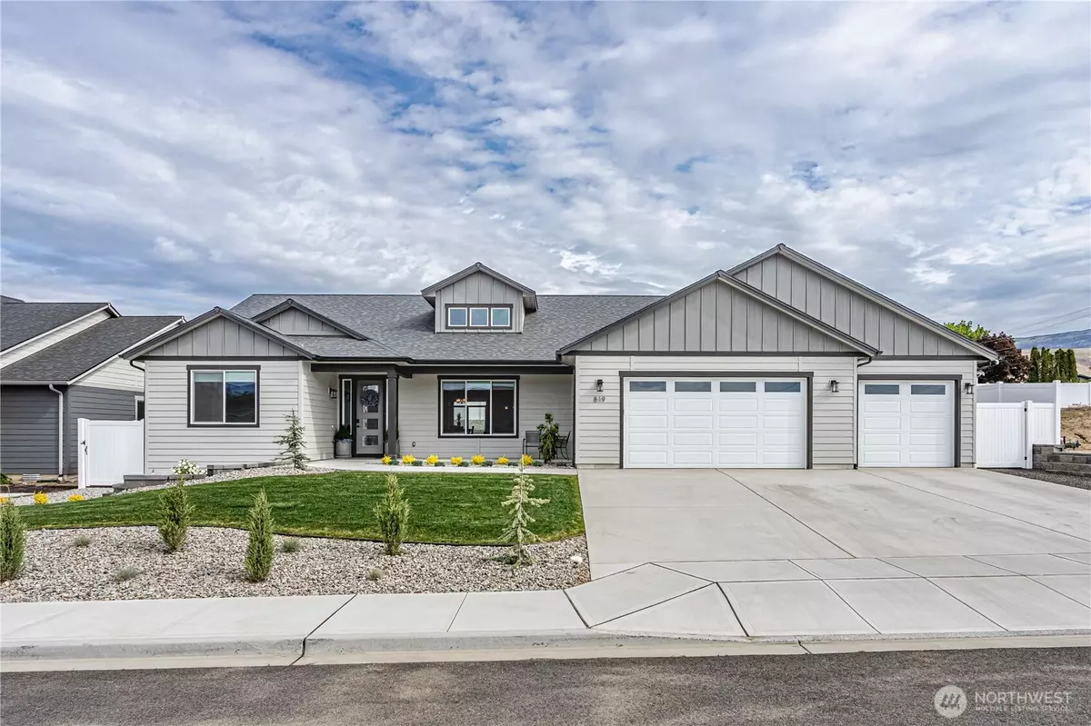 East Wenatchee, WA 98802,819 N Newport Loop
