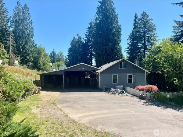 Longview, WA 98632,1224 Coal Creek RD