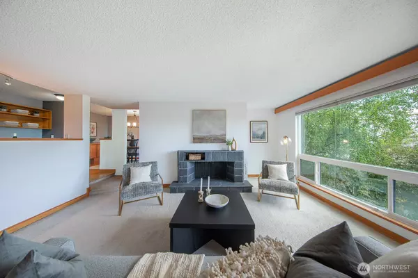 Seattle, WA 98199,2500 W Manor PL #216