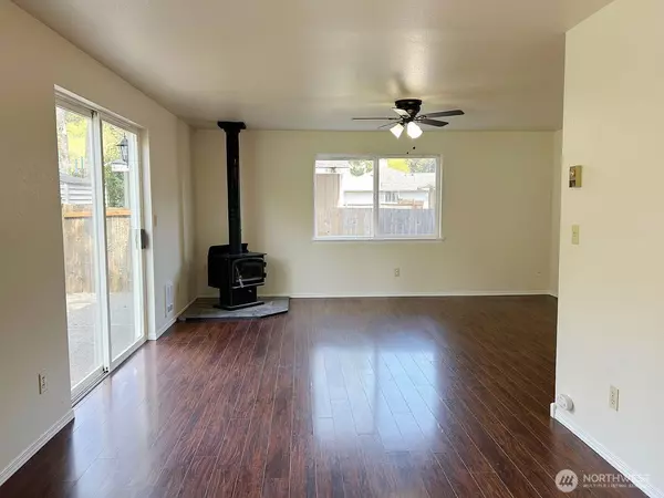 Rainier, WA 98576,410 Volesky DR SE