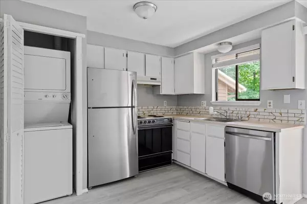 1201 SW Harrier CIR #202, Oak Harbor, WA 98277