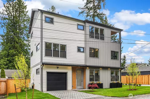 215 NE 123rd ST, Seattle, WA 98125