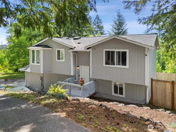 140 NE Rainier PL S, Belfair, WA 98528