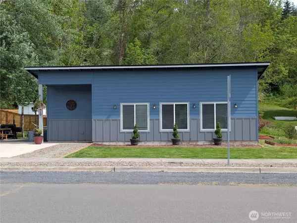 Winlock, WA 98596,810 SE 1st ST
