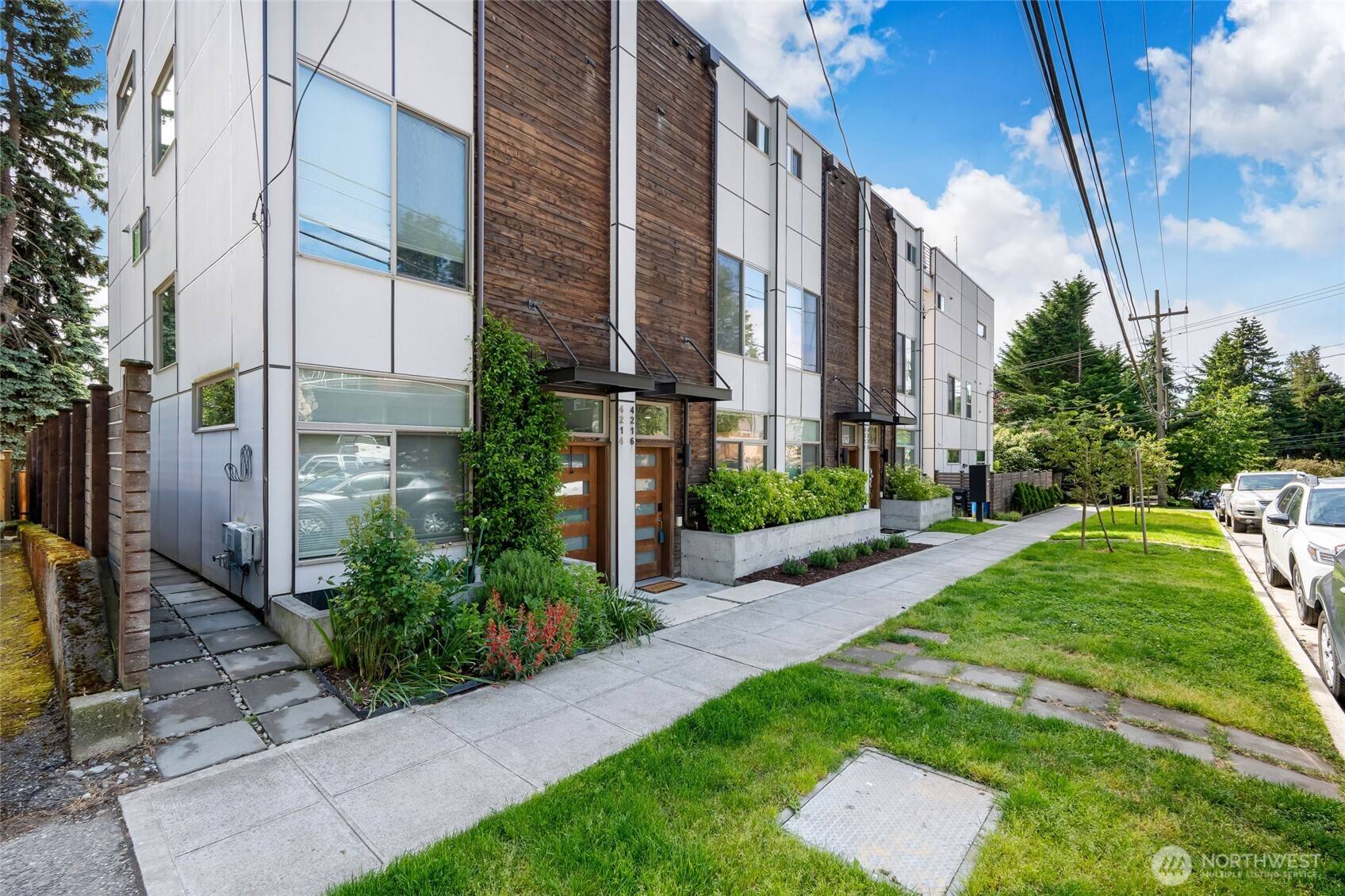 4216 30th AVE SW, Seattle, WA 98126