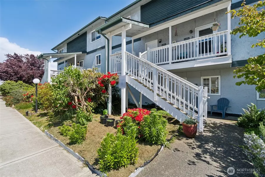 8823 Holly DR #H102, Everett, WA 98208