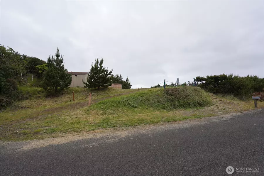 30501 J PL, Ocean Park, WA 98640