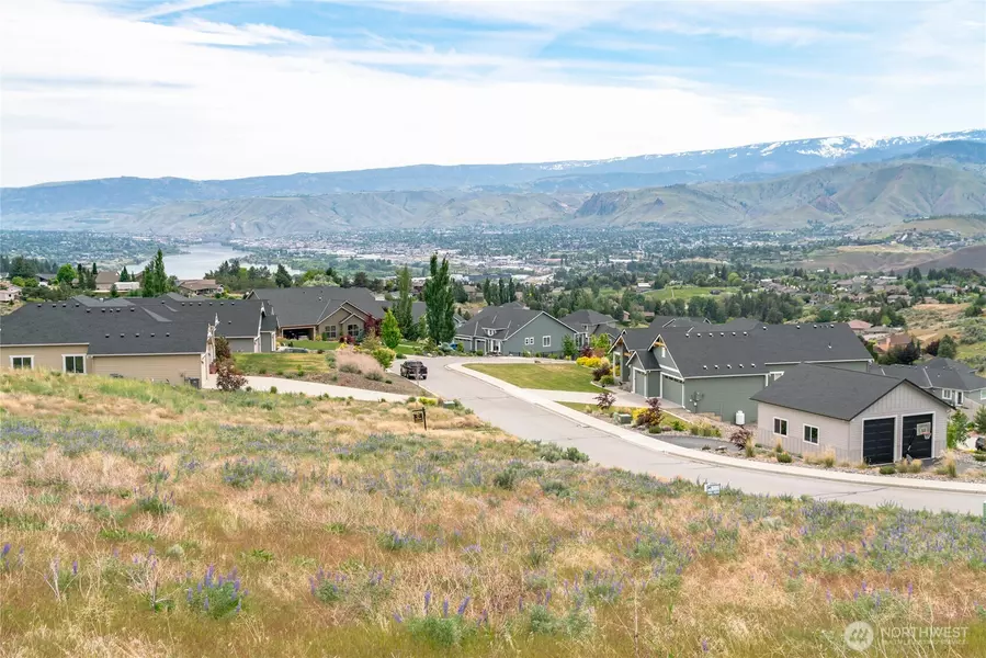 296 Burch Hollow LN, Wenatchee, WA 98801