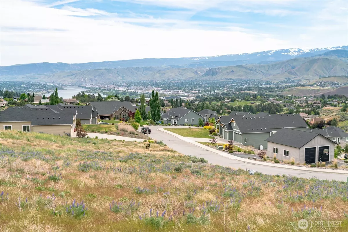 Wenatchee, WA 98801,296 Burch Hollow LN