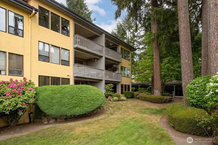 11638 100th AVE NE #302, Kirkland, WA 98034