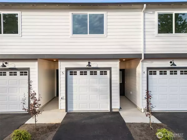 Sequim, WA 98382,669 W Hendrickson #5