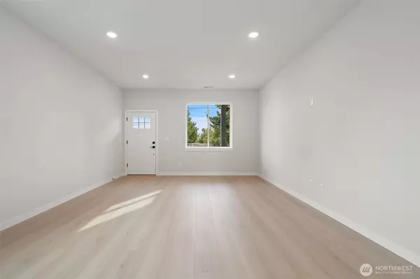 Sequim, WA 98382,669 W Hendrickson #5