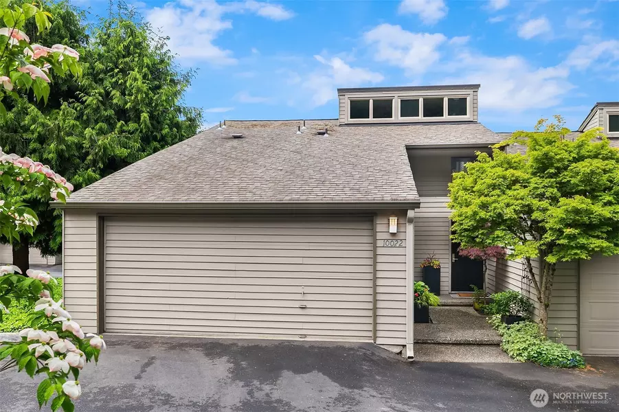 10022 NE 115th LN #B1, Kirkland, WA 98033