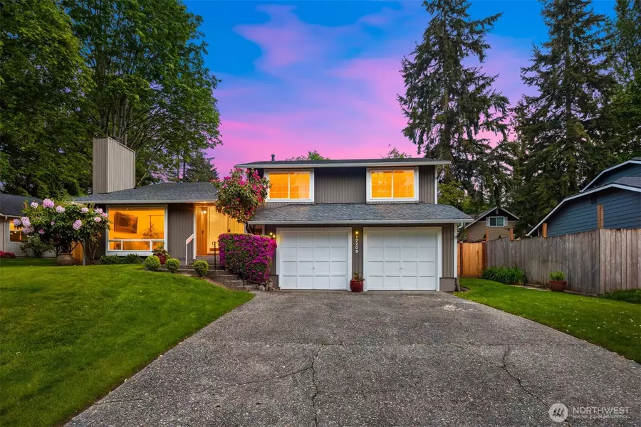 17205 NE 98th CT, Redmond, WA 98052
