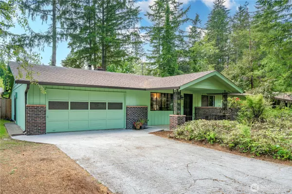 2049 Lakemoor DR SW, Olympia, WA 98512