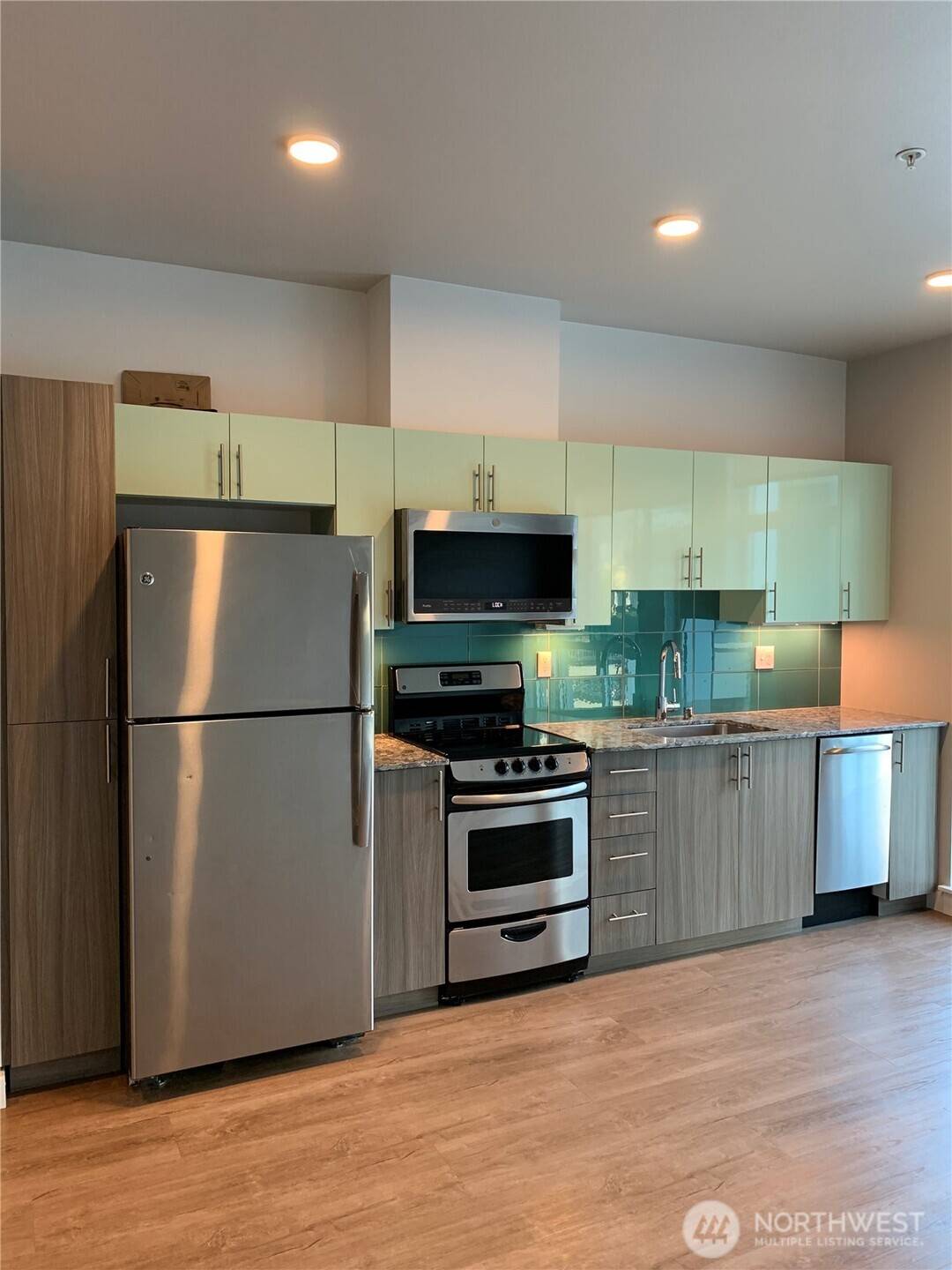 1085 103rd AVE NE #209, Bellevue, WA 98004