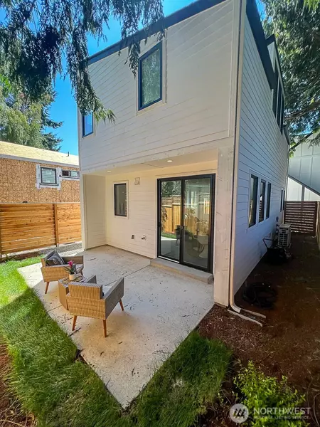 7350 21st AVE NW, Seattle, WA 98117