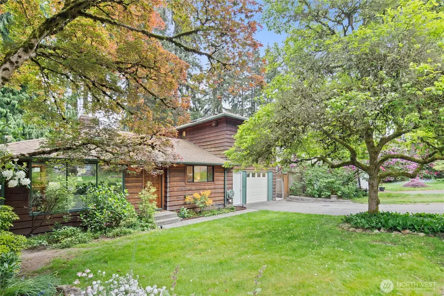 16044 33rd AVE NE, Lake Forest Park, WA 98155