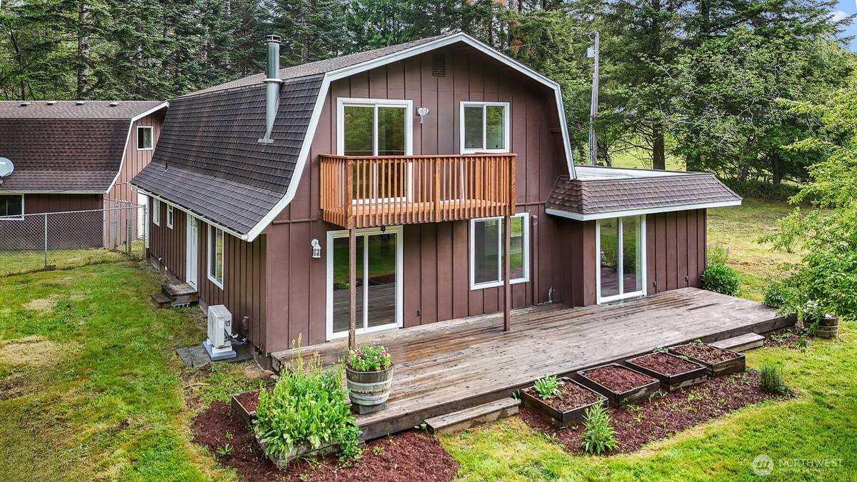 Elma, WA 98541,320 Powers Creek RD