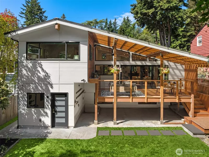 4733 NE 55th ST, Seattle, WA 98105