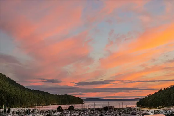 4807 Glasgow WAY, Anacortes, WA 98221