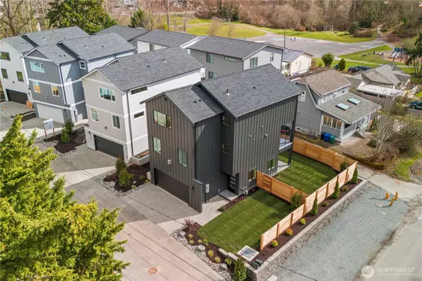 6734 21st AVE SW, Seattle, WA 98106