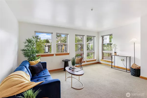827 Hiawatha PL S #308, Seattle, WA 98144