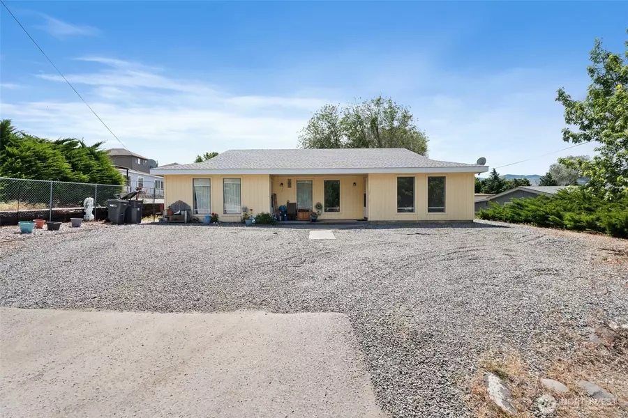 14 Glendale ST NE #A-B, East Wenatchee, WA 98802