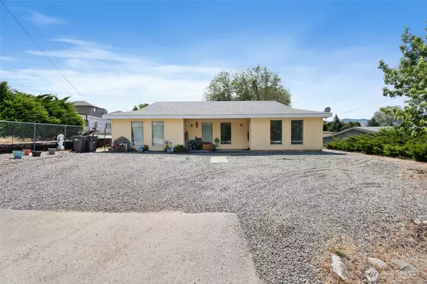 14 Glendale ST NE #A-B, East Wenatchee, WA 98802