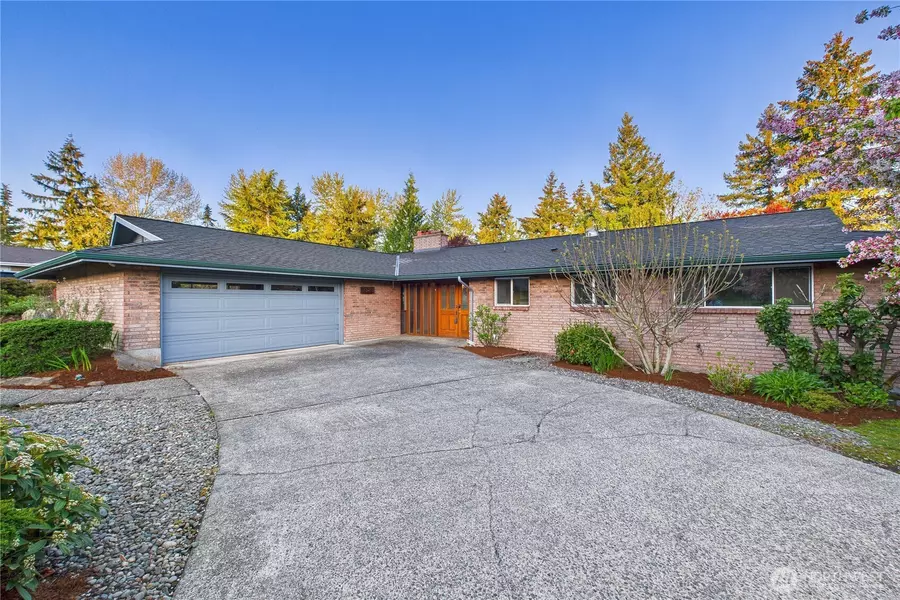 1323 121st AVE SE, Bellevue, WA 98005