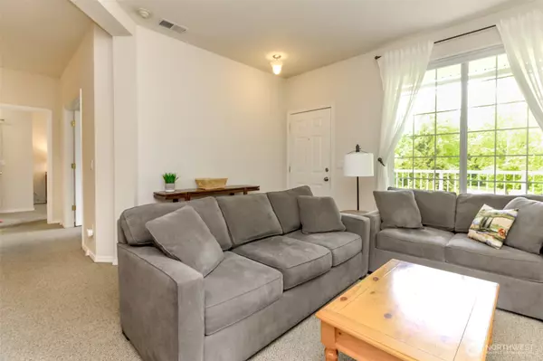 Puyallup, WA 98372,1002 9th AVE SE #C-201