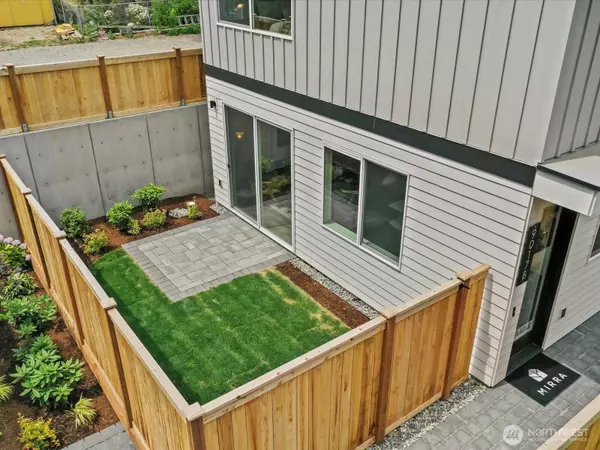 Seattle, WA 98117,9017 Dibble AVE NW #B